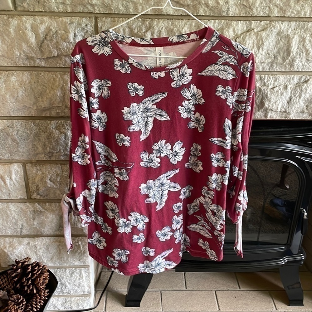Tickled teal blouse size medium open sleeve floral
